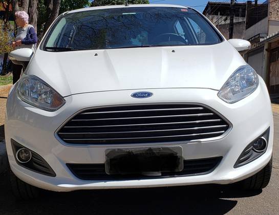 FORD FIESTA 1.6 SE HATCH 16V FLEX 4P POWERSHIFT FORD FIESTA 1.6 SE HATCH 16V FLEX 4P POWERSHIFT